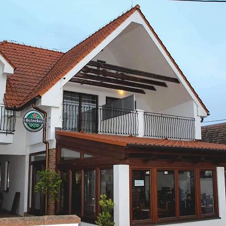 Il Galeone Hotel Stupava Luaran gambar