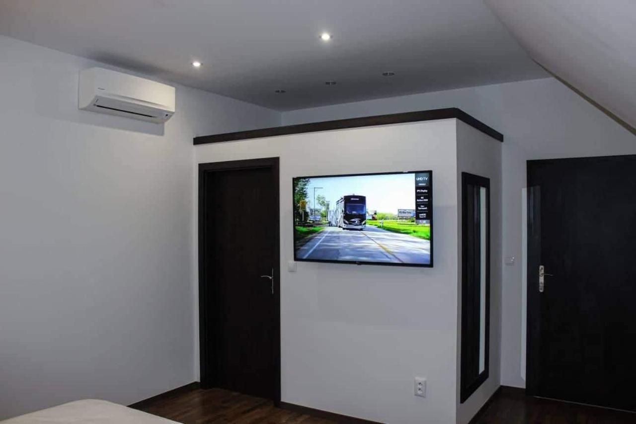 Il Galeone Hotel Stupava Luaran gambar